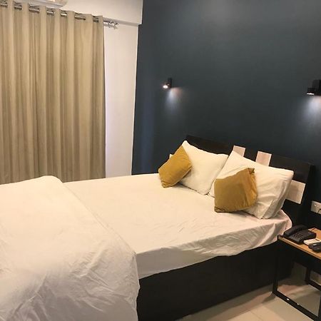 Hooliv 7 Avenues G Block Otel Pune Dış mekan fotoğraf