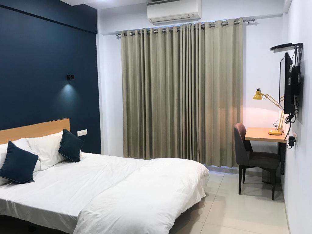Hooliv 7 Avenues G Block Otel Pune Dış mekan fotoğraf