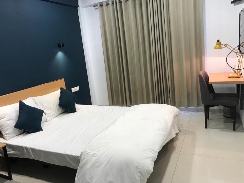 Hooliv 7 Avenues G Block Otel Pune Dış mekan fotoğraf
